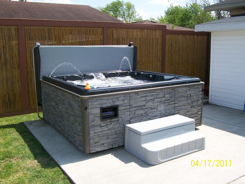 Vitality Saltwater Hot Tub – Large