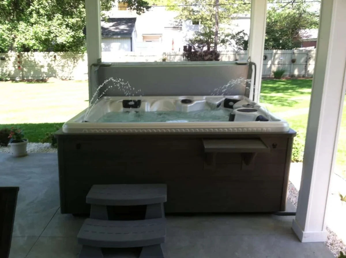 MV Saltwater Hot Tub – Small