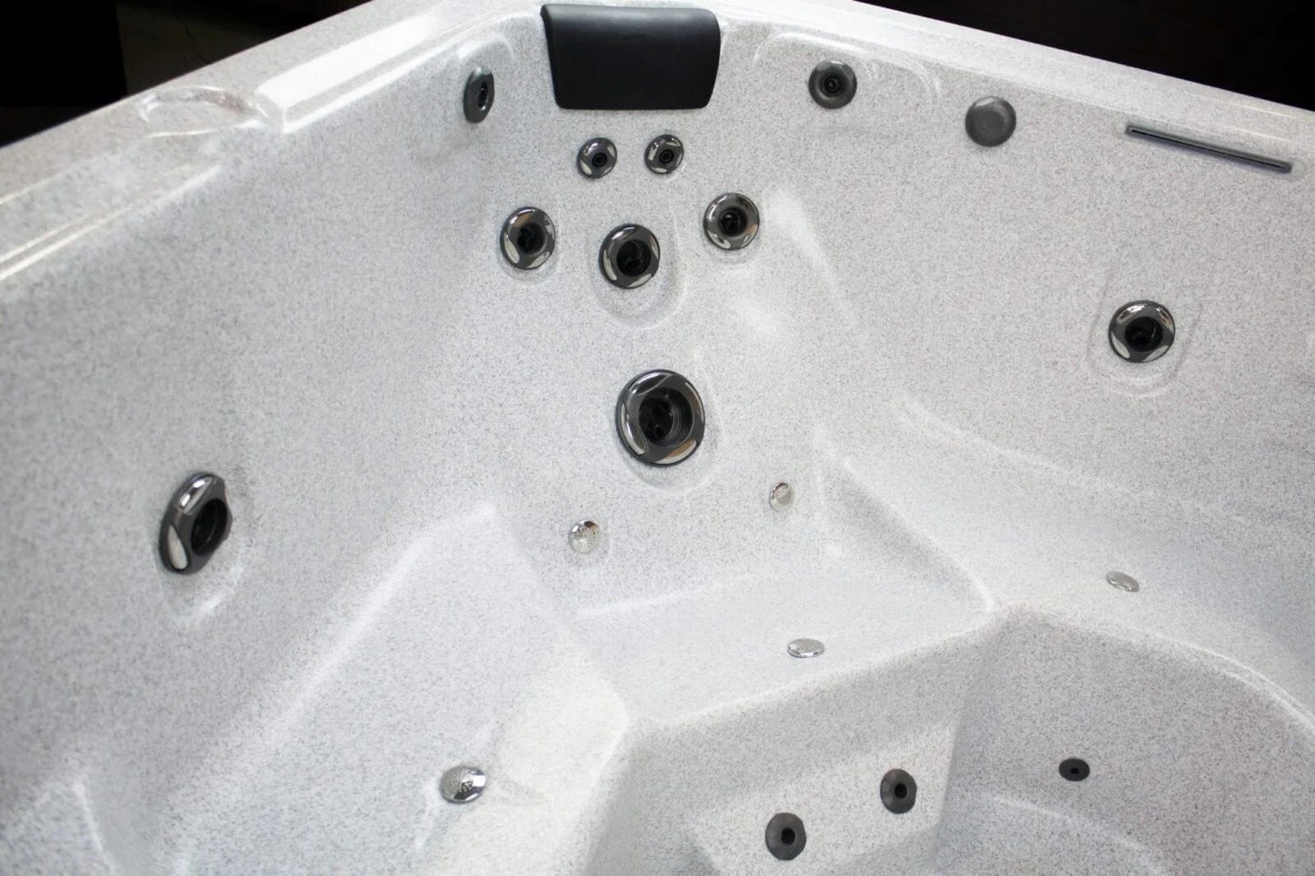 MV Saltwater Hot Tub – Small